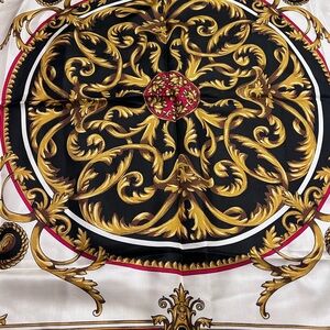 Elegant Vintage Echo Baroque Style Silk Scarf